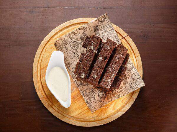 Chester Art Pub - Гренки с сырным соусом