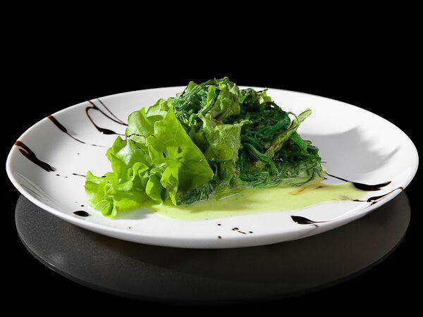 Бангкок - Салат Чука с огурцом под ореховым соусом