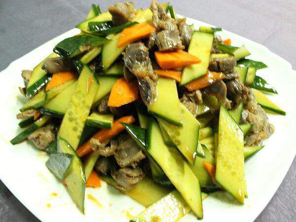 Лунзян - 023 Салат с куриными желудками и огурцами