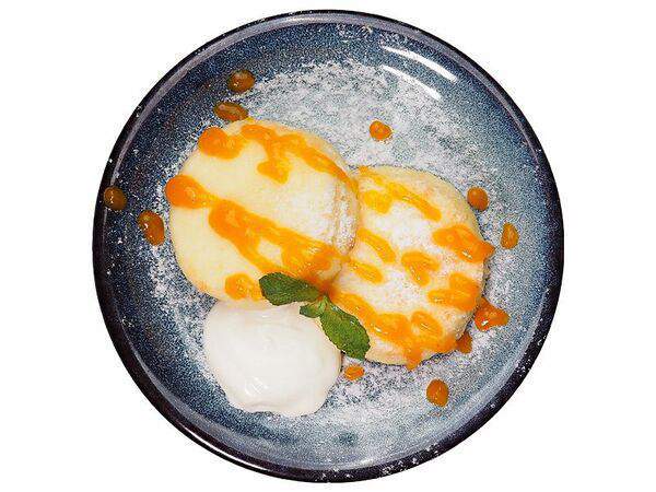 Домашний Шеф в Сытном Базаре - Сырники ванильные со сметаной и соусом из кураги