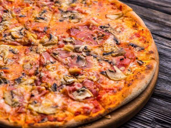 Парк Культуры Галерея вкуса - Пицца с ветчиной и грибами