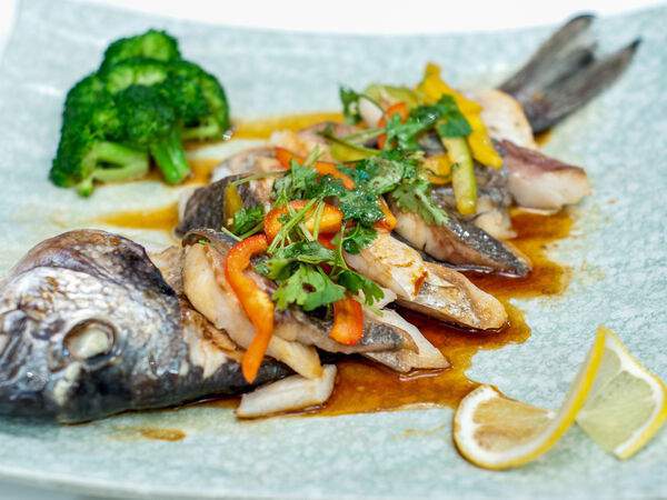 Китайский ресторан Дружба - Золотистый спар на пару с брокколи