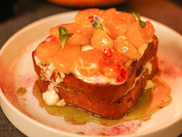 Sisters Coffee & Wine - Бриошь с мандарином