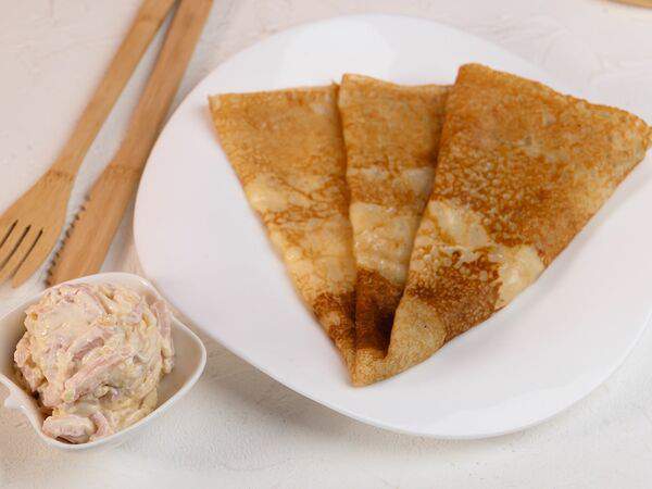 Картофельный папа - Блин сырный с ветчиной