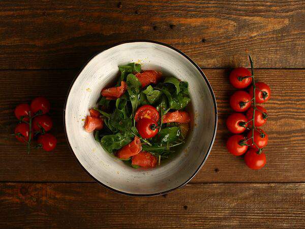 Pur-Pur - Салат с лососем и рукколой