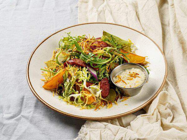 Pitnica - Салат с колбасками гриль