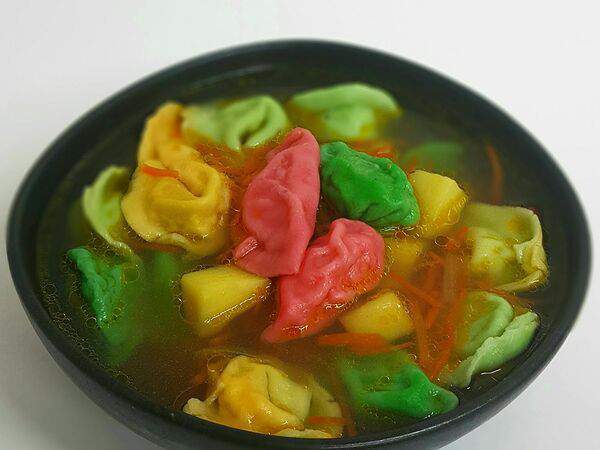 Ribs - Куриный супчик с разноцветными пельмешками