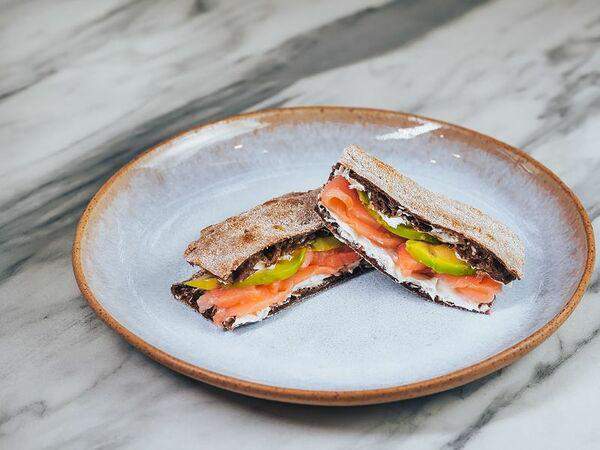 Выжималка - Аво-панини с лососем