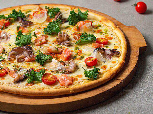 Andys - Пицца со слабосоленым лососем и осьминогами