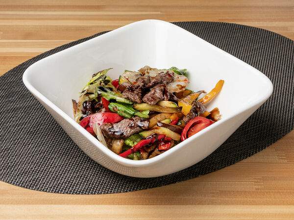Lafa - Теплый салат с говяжьей вырезкой