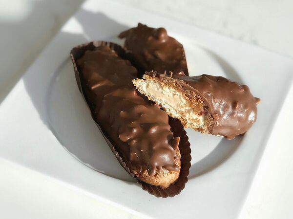 Булочная кондитерская - Эклер Карамель и арахис