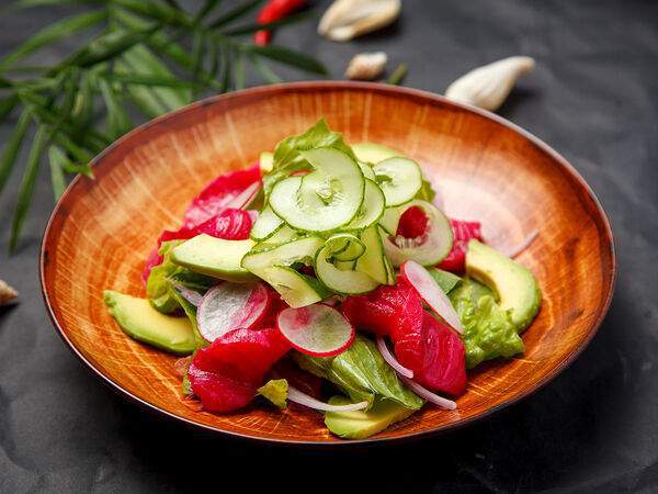 Su Mo - Салат с лососем и авокадо