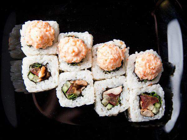 Авокадо - Запеченный ролл с курицей