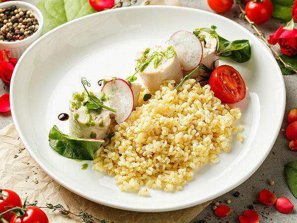 Вэлфед - Куриные рулетики с творожным сыром, булгуром и бальзамическим кремом