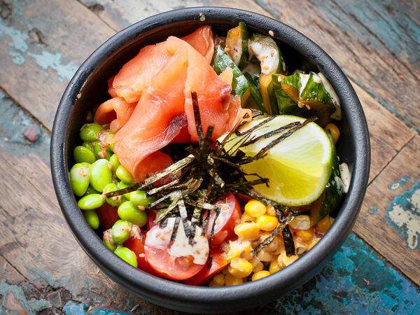 Coffee Room - Поке с лососем и черной киноа