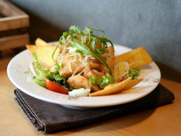 Grill grot - Салат с хрустящей курочкой