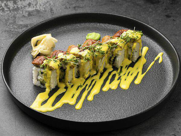 Domo izakaya bar - Ролл с угрем и соусом майо