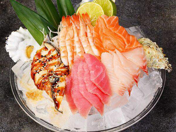 Sushi & More - Сяке сашими