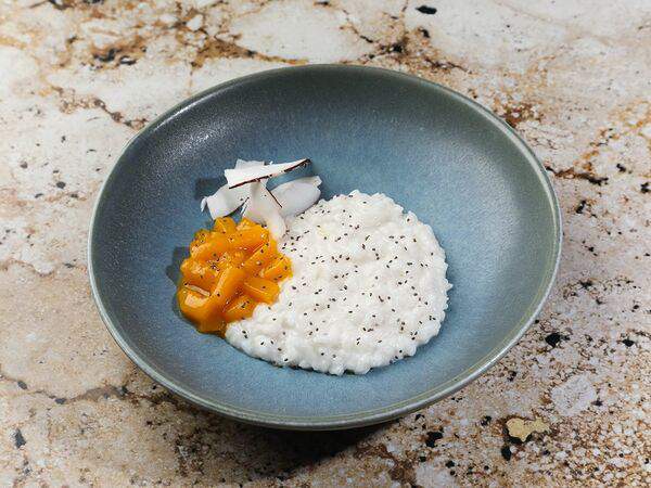 Ресторан 1991 - Рисовая каша с манго и кокосом на кокосовом молоке