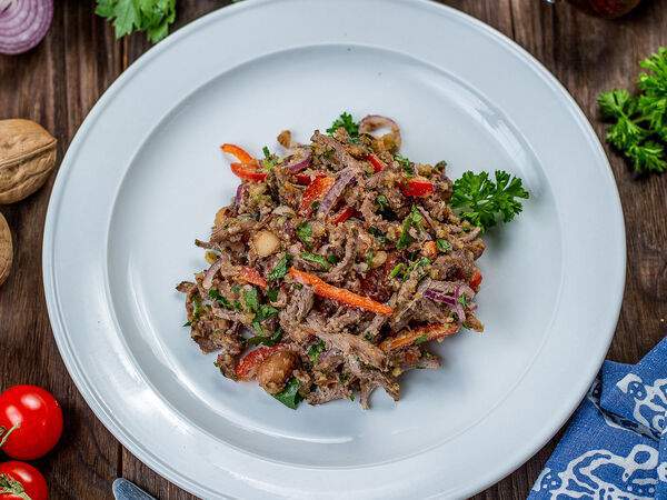 Хинкали & Хачапури - Салат Тбилиси