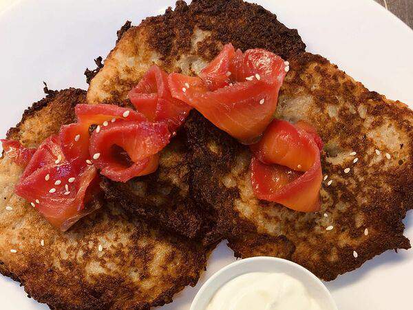 Мята Lounge - Драники с лососем и сметаной