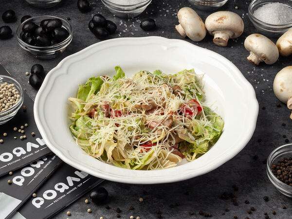 Ресторан Рояль - Салат Копченая курица с томатами и сладким перцем