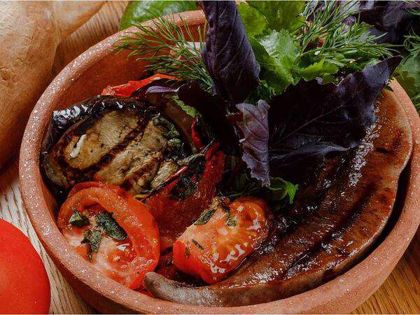 Дэда - Жареный язык с овощами на углях