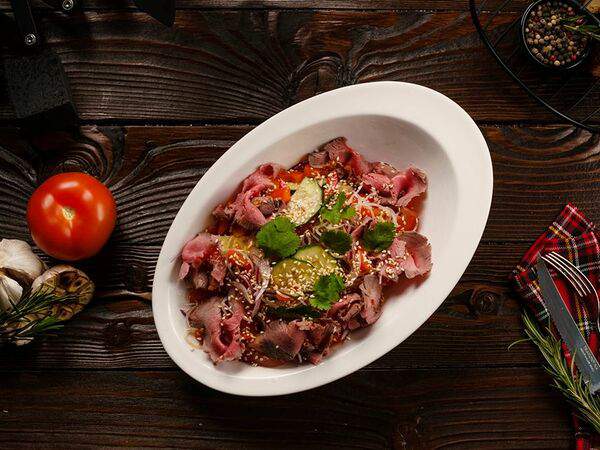 New Slam Food & Music - Салат с телятиной в восточном стиле