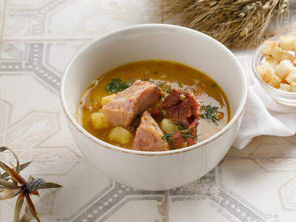 Катюша - Гороховый суп на копченостях с сухариками