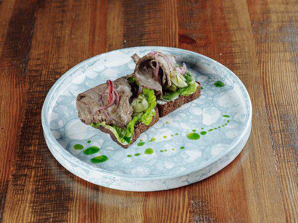 Коптильня - Брускетты с ростбифом