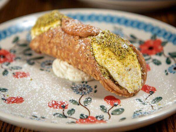 Сыроварня Чизерия - Канноли с фисташками