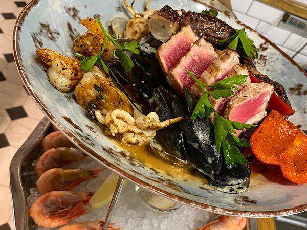 Рыбы бы - Фирменное плато морепродуктов, обжаренных на гриле