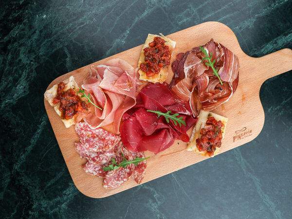 Pinzeria by Bontempi - Мясное ассорти с тартаром из томатов