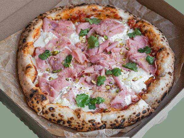 Pulcinella Pizzeria - Пицца Мортаделла с фисташкой и страчателлой