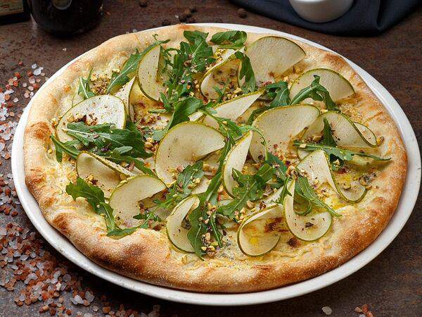 Fratelli - Пицца с грушей и горгондзолой