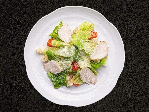 Detroit style - Салат Цезарь с курицей