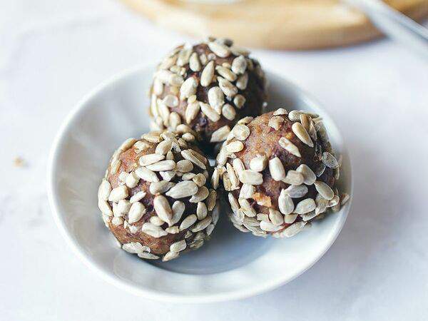 Фитнес-кафе от X-Fit - Конфета из фиников и вишни