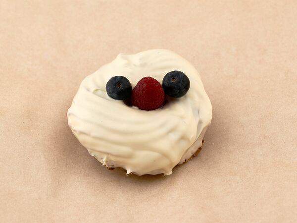 Ленинградские Булочные - Пирожное Профитроль лимонный с ягодами