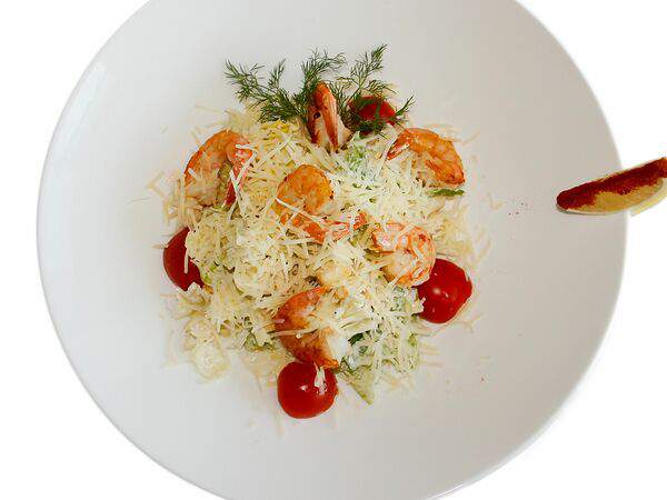 На высоте - Салат Цезарь с тигровыми креветками