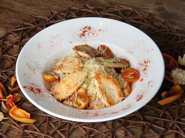 Gagarin Pub - Салат Цезарь с курицей