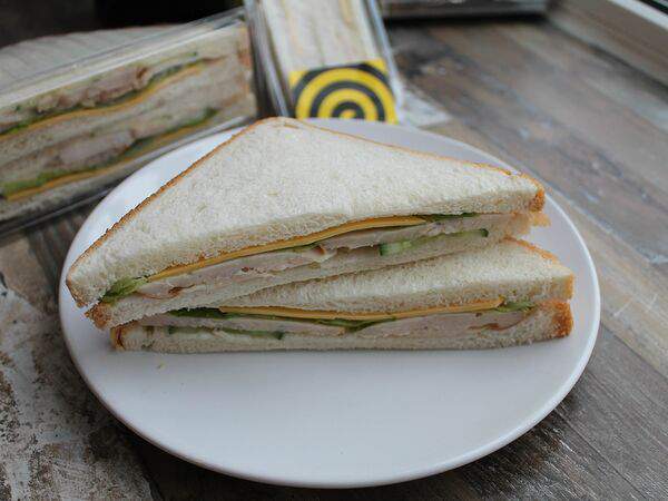 Coffee Molly - Сэндвич с куриным рулетом