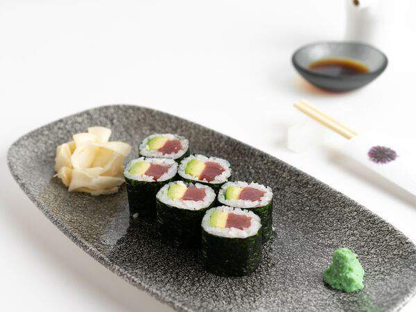 Under the sea - Ролл Маки с тунцом и авокадо