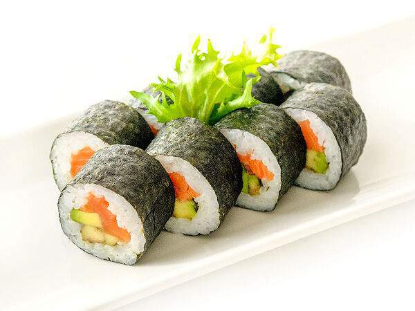 Fusion Sushi - Ролл с лососем и авокадо