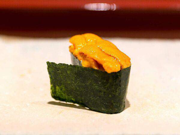 Цветение Сакуры - Суши гункан с икрой морского ежа