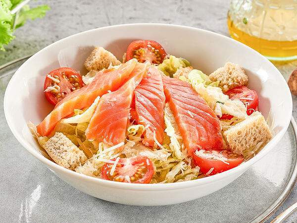 Кафе 24 - Салат Цезарь с семгой