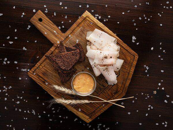 Bretzel - Сало с горчицей и тостами из бородинского хлеба