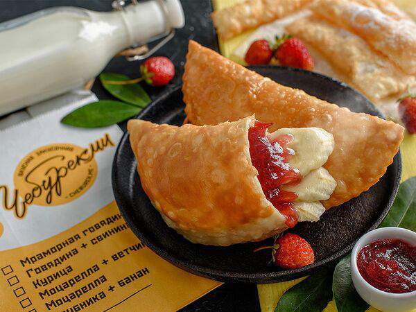 Чебурекми - Чебурек с клубникой и бананом