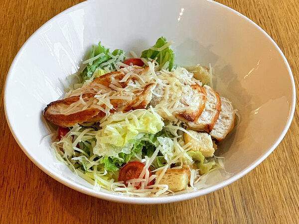 Traveler's coffee - Салат Цезарь с курицей