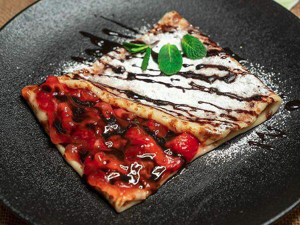 Блинная печка - Блин с клубникой в шоколаде