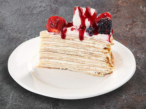 Corner Grill - Торт блинный с ягодами